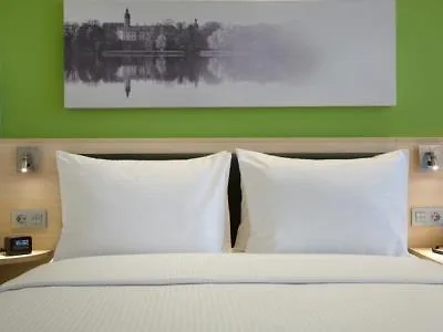 מלון Hampton By Hilton Minsk City Centre