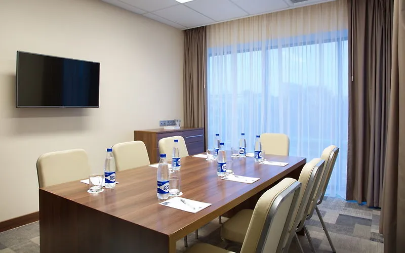 מלון Hampton By Hilton Minsk City Centre 3*,