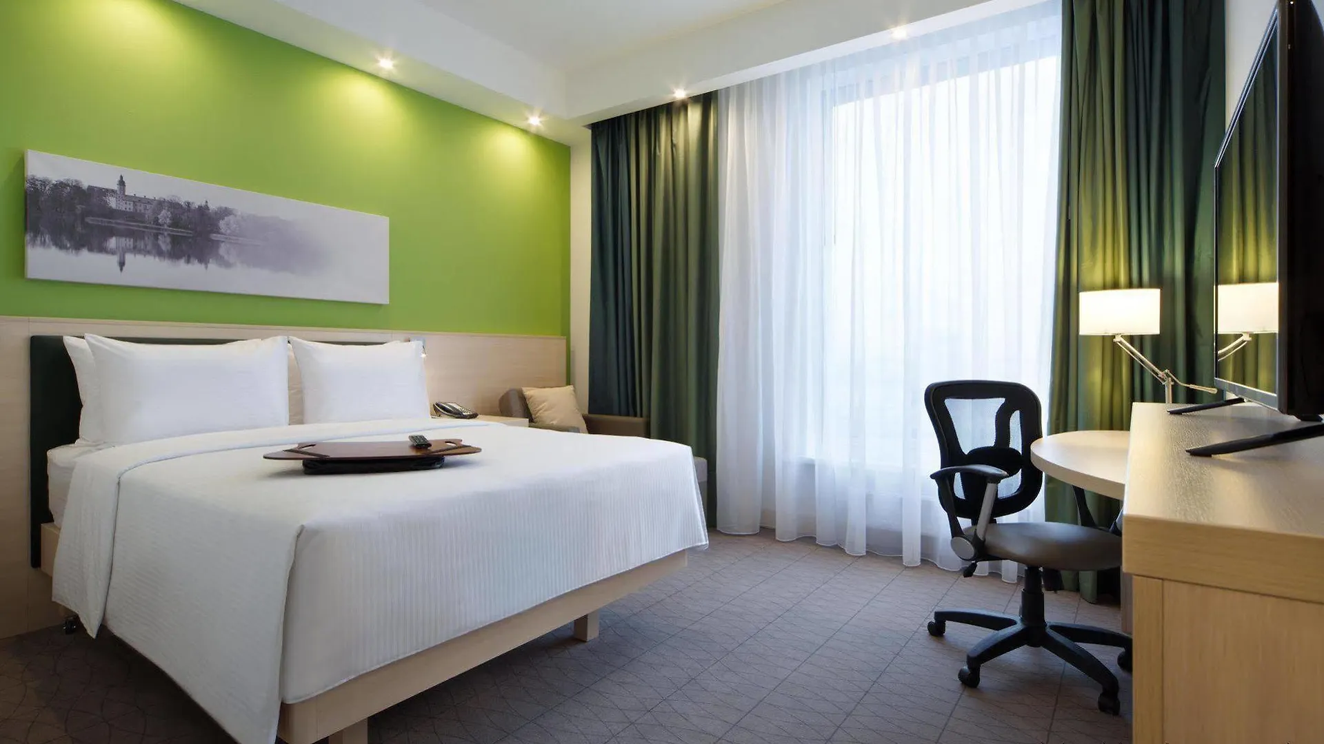 Hampton By Hilton Minsk City Centre 3*,